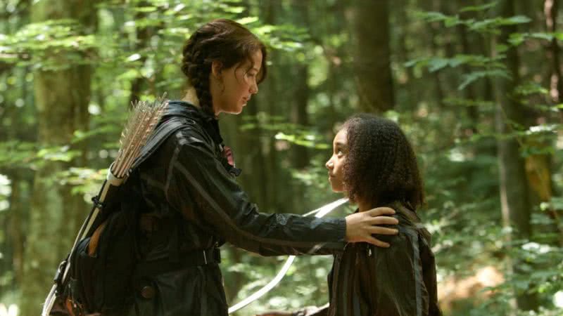 Katniss Everdeen e Rue em 'Jogos Vorazes' (2010) - Reprodução/Lionsgate