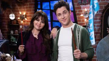 Selena Gomez e David Henrie como Alex e Justin Russo para o revival de 'Os Feiticeiros de Waverly Place' - Divulgação/Disney