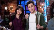 Selena Gomez e David Henrie como Alex e Justin Russo para o revival de 'Os Feiticeiros de Waverly Place' - Divulgação/Disney