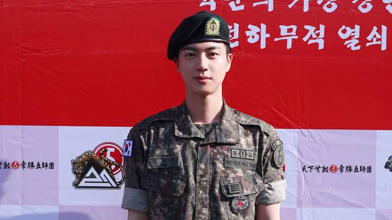 Jin, do BTS, durante dispensa militar - Divulgação/HYBE