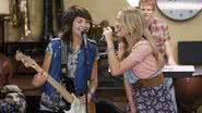 Hayley Kiyoko e Bridget Mendler no filme "Lemonade Mouth" - Reprodução/Disney