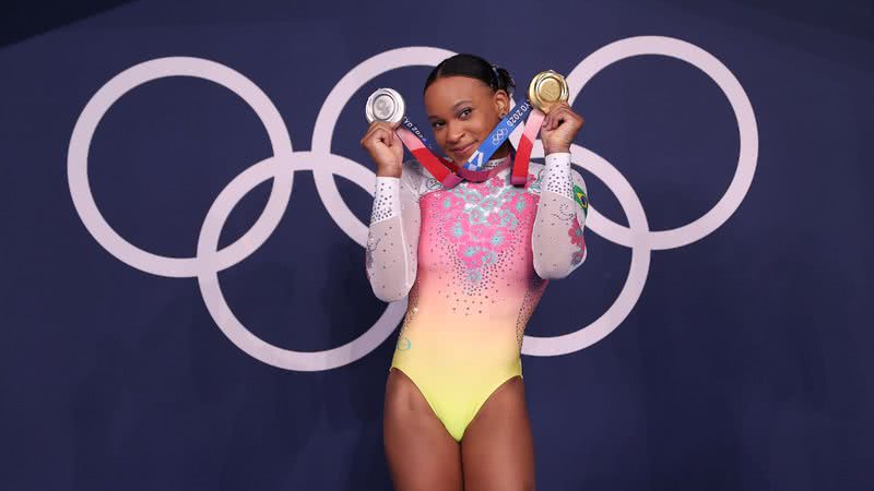 Rebeca Andrade e suas medalhas em Tóquio 2020 - Laurence Griffiths/Getty Images