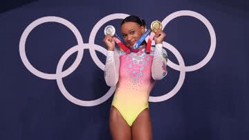 Rebeca Andrade e suas medalhas em Tóquio 2020 - Laurence Griffiths/Getty Images