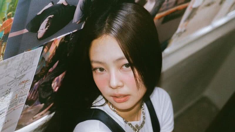 Jennie nos bastidores do clipe de 'SPOT!' - Divulgação/KOZ Entertainment