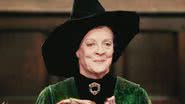 Maggie Smith como a professora Minerva McGonagall em 'Harry Potter e a Pedra Filosofal' (2001) - Reprodução/Warner Bros. Pictures