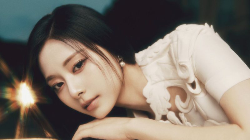 Tzuyu em concept photo para seu debut solo "abouTZU" - Divulgação/JYP Entertainment