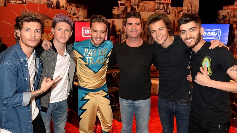 One Direction junto de Simon Cowell no '1D Day', em Los Angeles, em 2013 - Jeff Kravitz/FilmMagic/Getty Images