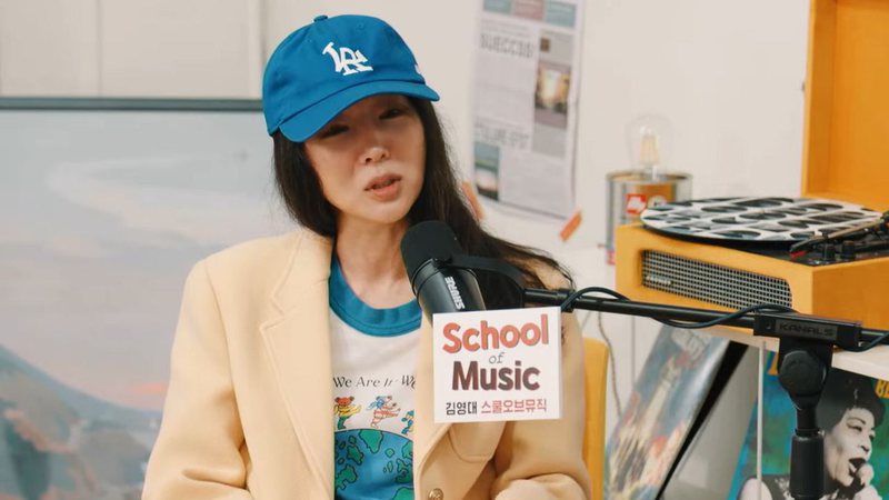 Min Hee Jin durante entrevista para o canal 'School of Music' - Reprodução/YouTube/김영대의 School of Music