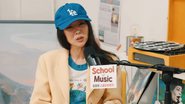 Min Hee Jin durante entrevista para o canal 'School of Music' - Reprodução/YouTube/김영대의 School of Music