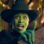 Elphaba segurando o Grimmerie em cena de "Wicked"