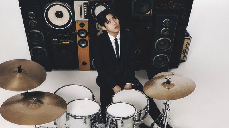 Foto promocional do membro Dowoon para álbum "Band Aid" da banda DAY6 - JYP Entertainment