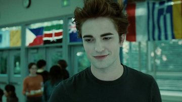 Robert Pattinson em cena de Crepúsculo (2008) - Reprodução/Paris Filmes