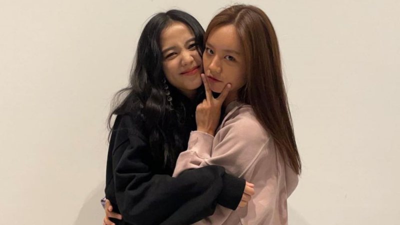 Jisoo, do BLACKPINK, com Hyeri - Reprodução/ Instagram/sooyaaa__