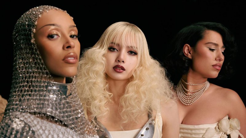 Imagem promocional de Doja Cat, Lisa e RAYE para "Born Again" - Reprodução/LLOUD