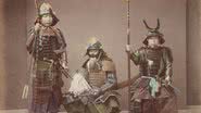Samurais em suas armaduras por volta de 1870 e 1890 - Heritage Art/Heritage Images via Getty Images
