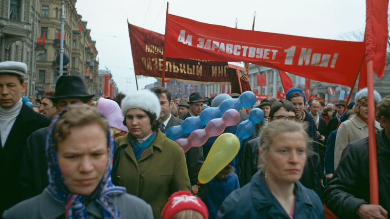 Pessoas celebrando o Dia do Trabalhador na Rússia em 1965 - Frank E. Watson, Jr./Archive Photos/Getty Images