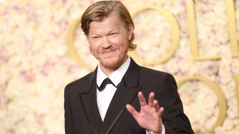 Jesse Plemons no tapete vermelho do Globo de Ouro 2025 - Matt Winkelmeyer/WireImage/GettyImages
