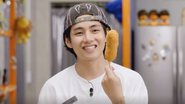 V, integrante do BTS, no programa 'Jinny's Kitchen' - Divulgação/Prime Video/tvN