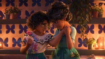 Mirabel e Julieta Madrigal em cena de 'Encanto' - Reprodução/Disney