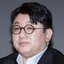 Bang Si Hyuk, fundador da HYBE, no debate organizado pelo Kwanhun Club em 2023