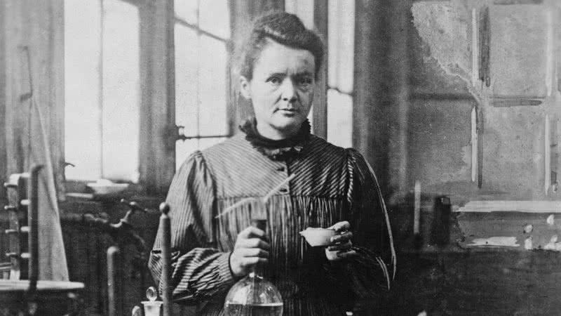 Cientista Marie Curie em seu laboratório - Bettmann/Getty Images