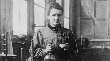 Cientista Marie Curie em seu laboratório - Bettmann/Getty Images