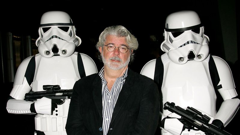George Lucas acompanhado de Stormtroopers do universo Star Wars - David Livingston/Getty Images
