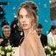 Maya Hawke no Met Gala 2025