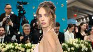 Maya Hawke no Met Gala 2025 - Dimitrios Kambouris/Getty Images
