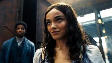 Rachel Zegler como Lucy Gray em 'A Cantiga dos Pássaros e das Serpentes' - Reprodução/Lionsgate
