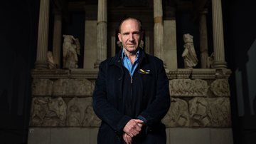 Ralph Fiennes na prévia de "The Retunr", no Museu Britânico - Divulgação/Jeff Spicer/Getty Images