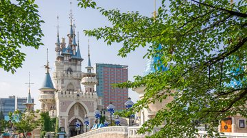 Lotte World - Kokkai Ng/Getty Images