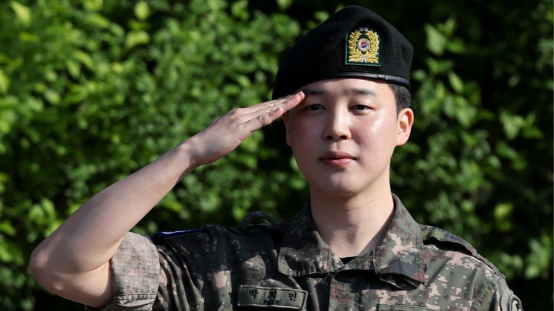 Jimin, do BTS, em sua dispensa militar - Han Myung-Gu/Getty Images