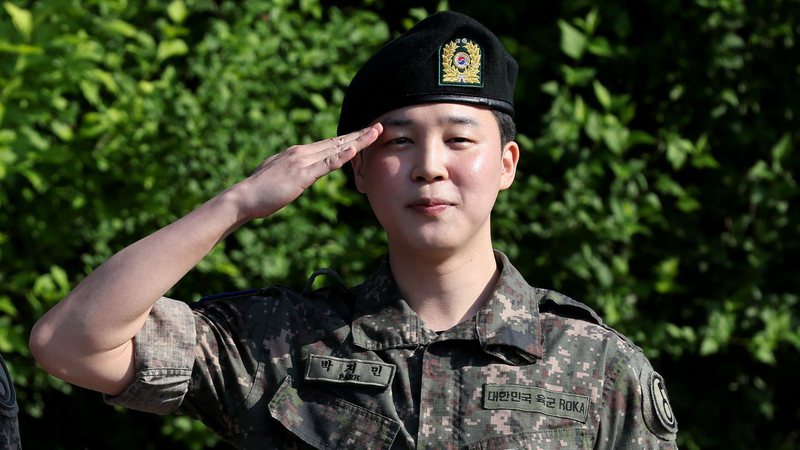 Jimin, do BTS, em sua dispensa militar - Han Myung-Gu/Getty Images