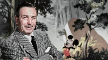 Walt Disney e Mickey Mouse em 1955 - Donaldson Collection/Getty Images
