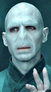 Por que o Lord Voldemort não tem nariz?