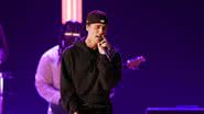 Justin Bieber performando no 64th Annual GRAMMY Awards - Getty Images