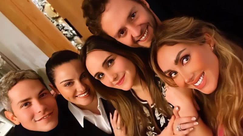 Anahí, Dulce María, Christopher Uckermann, Maitê Perroni e Christian Chávez reunidos em jantar - Reprodução/Instagram/anahi