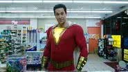 Zachary Levi como Shazam! em filme - Divulgação/Warner Bros. Pictures