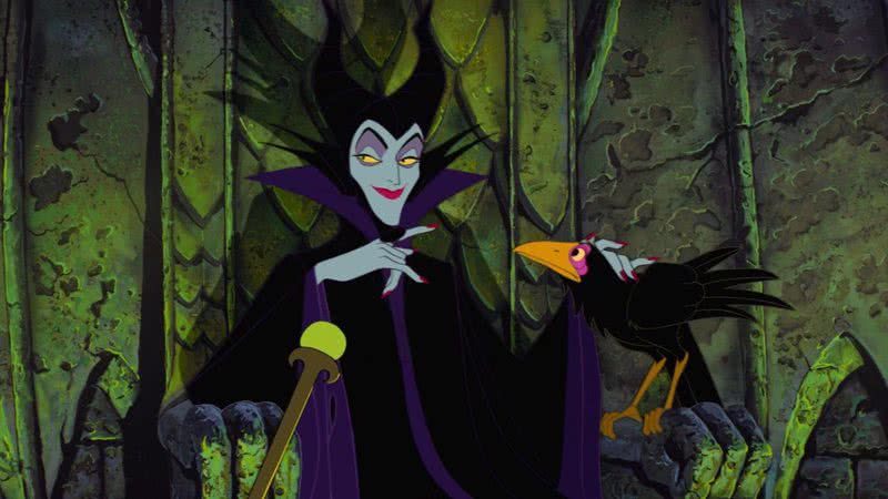 Malévola e seu corvo, Diablo, em cena da animação "A Bela Adormecida" (1959) - Reprodução/ Disney