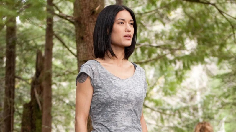 Julia Jones como Leah Clearwater na saga Crepúsculo - Reprodução/ Paris Filmes