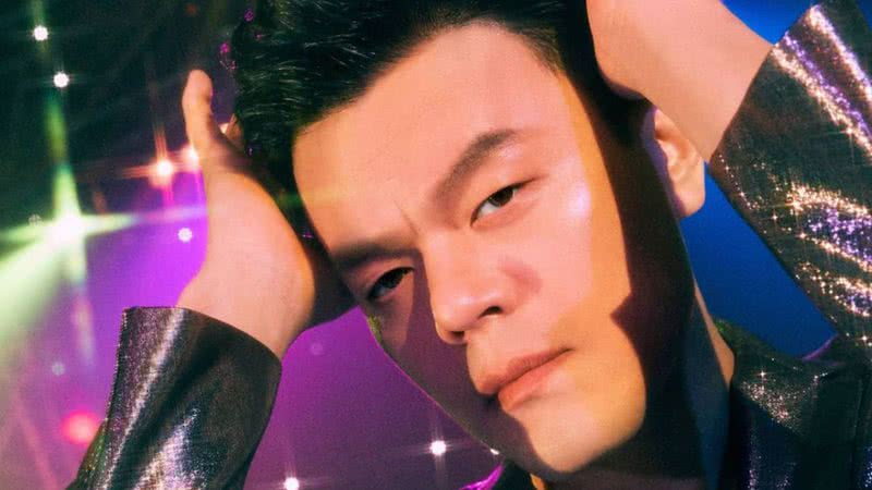 Imagem conceitual de J.Y. Park para o single 'When We Disco' lançado em parceria a idol Sunmi - Divulgação/ JYP Entertainment