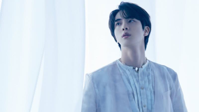 Jin em concept photo do BTS para o álbum 'Proof' - Divulgação/ Big Hit Music