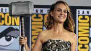 Natalie Portman no painel de Thor: Love and Thunder na Comic Con San Diego 2019 - Wikimedia Commons