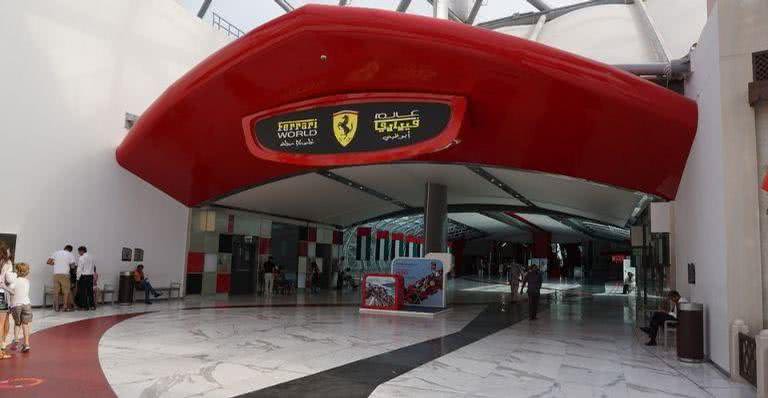 Entrada do Ferrari World, em Abu Dhabi - Pixabay