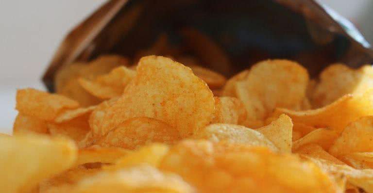 Imagem ilustrativa de um pacote de batata chips - Pixabay