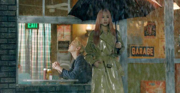 Key e Taeyeon durante o clipe de 'Hate That...' - Divulgação/SM Entertainment