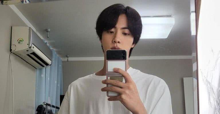 Jin responde fã e conta o que BTS está fazendo no momento - Reprodução/Instagram