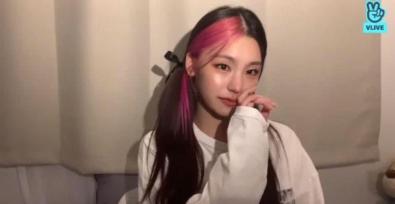 Yeji durante a live - Divulgação/V LIVE/ITZY