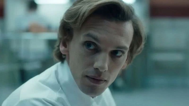 Jamie Campbell Bower como Peter em Stranger Things - Divulgação/Netflix